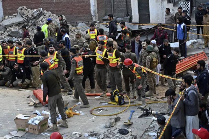 पाकिस्तानको पेशावरमा शक्तिशाली विस्फोट ५९ को मृत्यु दर्जनौं घाइते